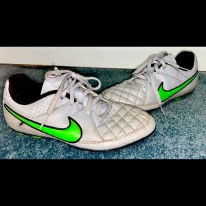 Amazing kids soccer cleats size 3 year Nike Tiempo!!!